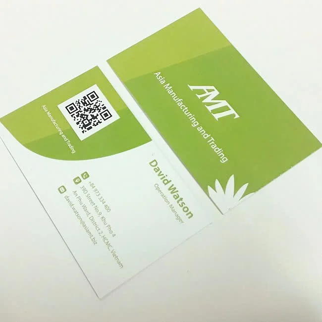 Mẫu thiết kế name card rõ nét và có tích hợp QR