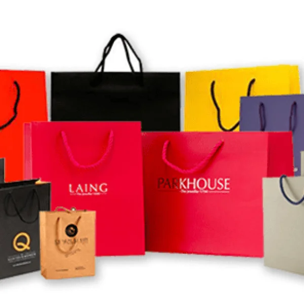 Giải pháp túi giấy đựng quà cuối năm cho doanh nghiệp – In nhanh, số lượng lớn